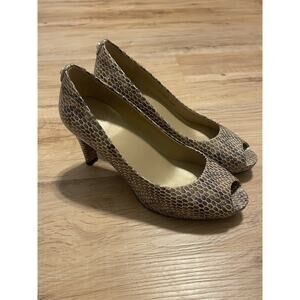 Stuart Weitzman Logo Plainfield Sea Crystal Mushroom Snake Skin Heels 6.5 Womens